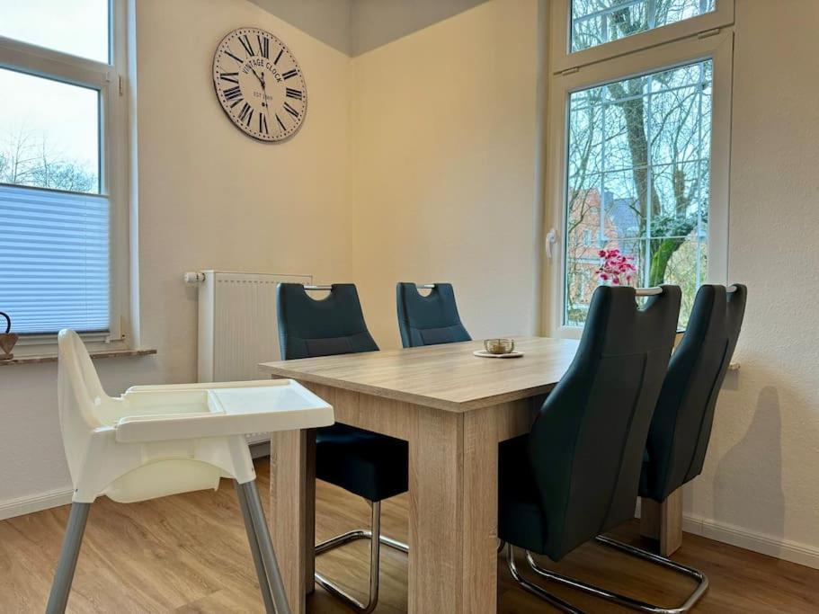 Charmante Altbauwohnung An Der Kesselschleuse 1 Apartment Emden